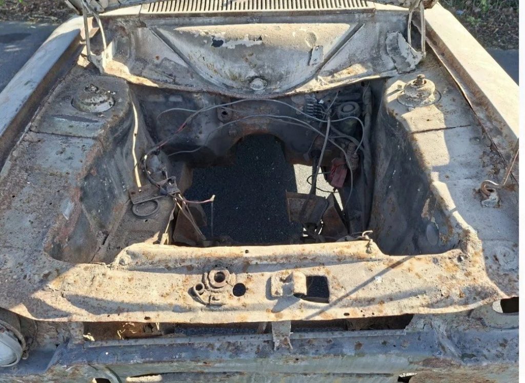 Ford Escort Mk1 empty engine bay project car no engine
