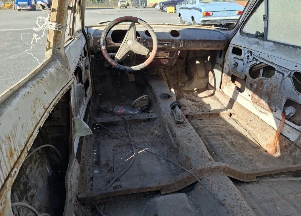 Ford Escort Mk1 stripped interior project car dashboard and floorpan
